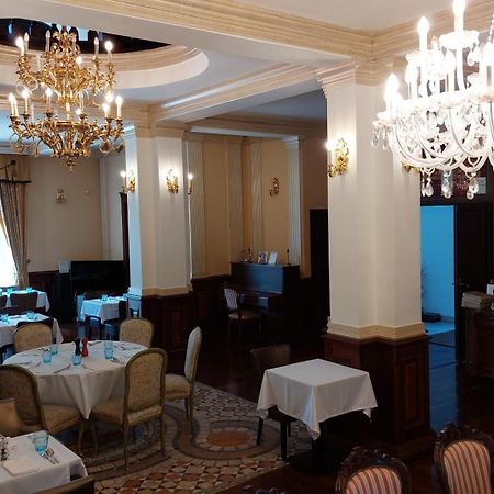 Castle Garden *** Apartment Сомбатели Екстериор снимка