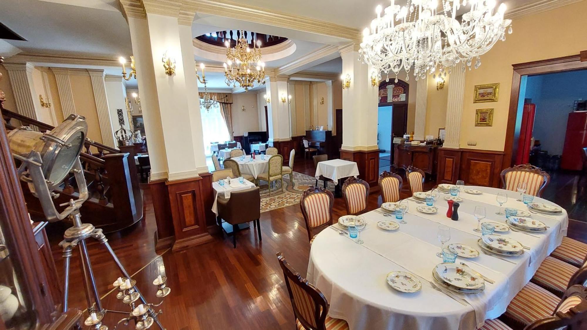 Castle Garden *** Apartment Сомбатели Екстериор снимка