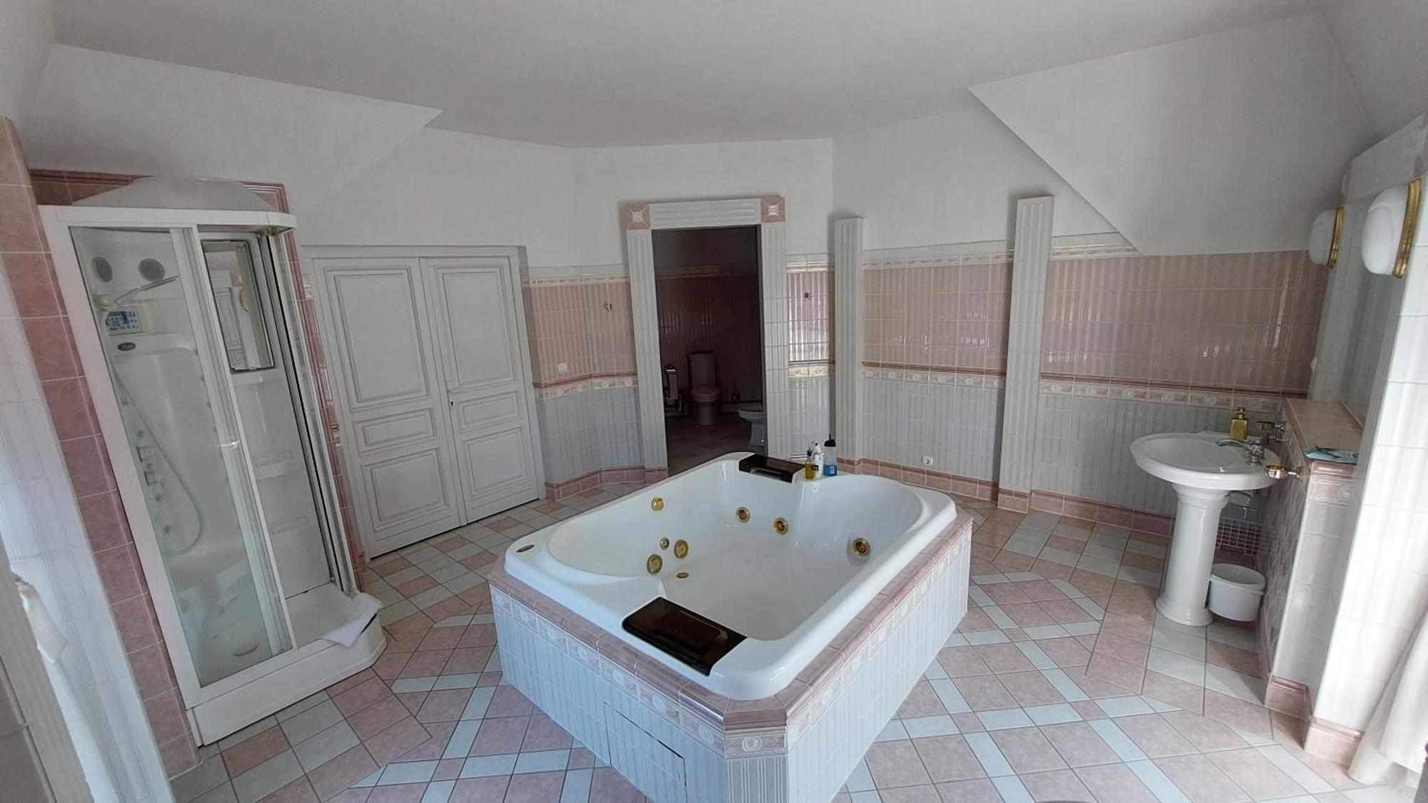 Castle Garden *** Apartment Сомбатели Стая снимка